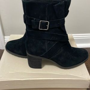 Women’s black suede Clark boots